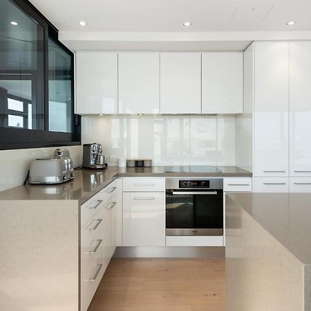 Апартаменты Superb Elevated Views Of Harbour With Heated Pool, Gym & Parking Маунт-Маунгани Экстерьер фото
